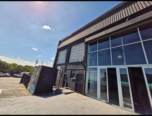 372M² SHOWROOM TO LET IN KRAMERVILLE